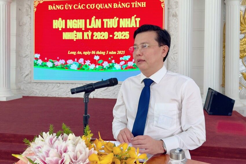 Công bố quyết định thành lập các cơ quan tham mưu, giúp việc Đảng ủy các cơ quan Đảng tỉnh và bổ nhiệm cán bộ