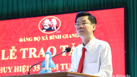 Đảng uỷ các địa phương tổ chức trao Huy hiệu Đảng và triển khai nhiệm vụ 3 tháng cuối năm