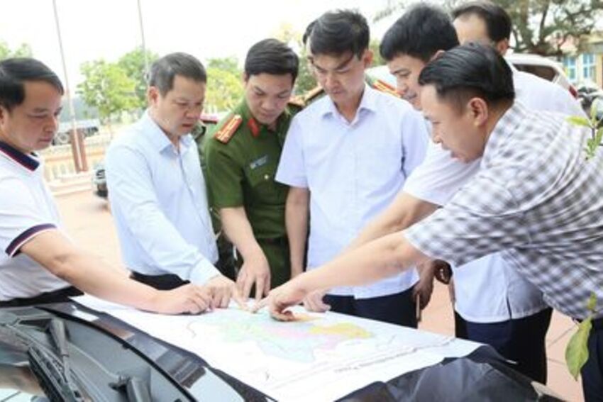 Đồng chí Phó Bí thư Tỉnh ủy, Chủ tịch UBND tỉnh kiểm tra công tác chuẩn bị phương án bố trí đặt trụ sở đơn vị hành chính cấp xã mới sau sắp xếp tại huyện Kiến Xương