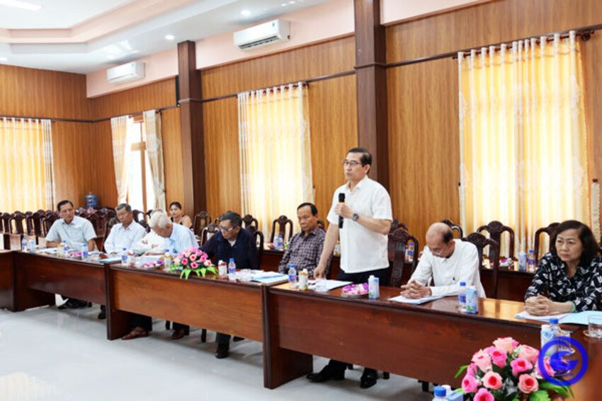 Huyện ủy Chợ Gạo gặp mặt cán bộ hưu trí lấy ý kiến đóng góp phương án sắp xếp đơn vị