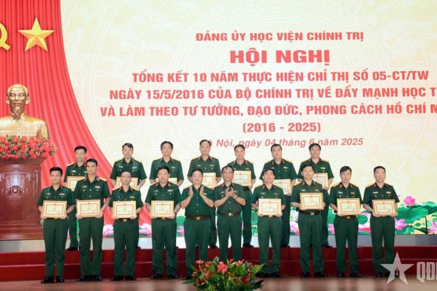 Chuyển biến rõ nét trong học tập và làm theo Bác tại Học viện Chính trị