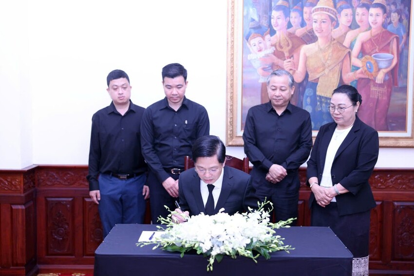 Đoàn Ban Nội chính Trung ương viếng đồng chí Saysomphone Phomvihane, Chủ tịch Quốc hội nước CHDCND Lào