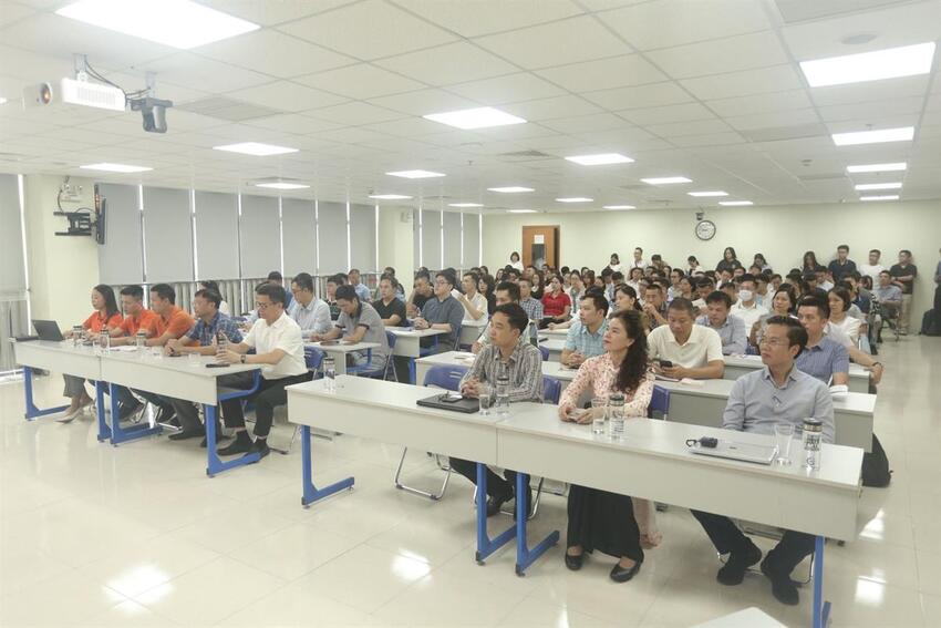 Khai giảng lớp bồi dưỡng lý luận chính trị dành cho đảng viên mới và bồi dưỡng nhận thức về Đảng dành cho đối tượng kết nạp Đảng