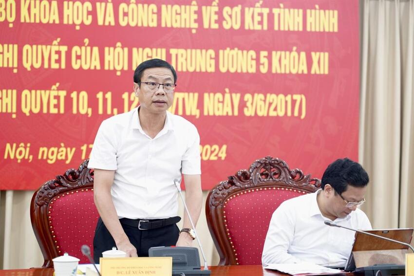 Chủ động triển khai thực hiện các Nghị quyết số 10, 11 và 12-NQ/TW của Hội nghị Trung ương 5 khóa XII về kinh tế