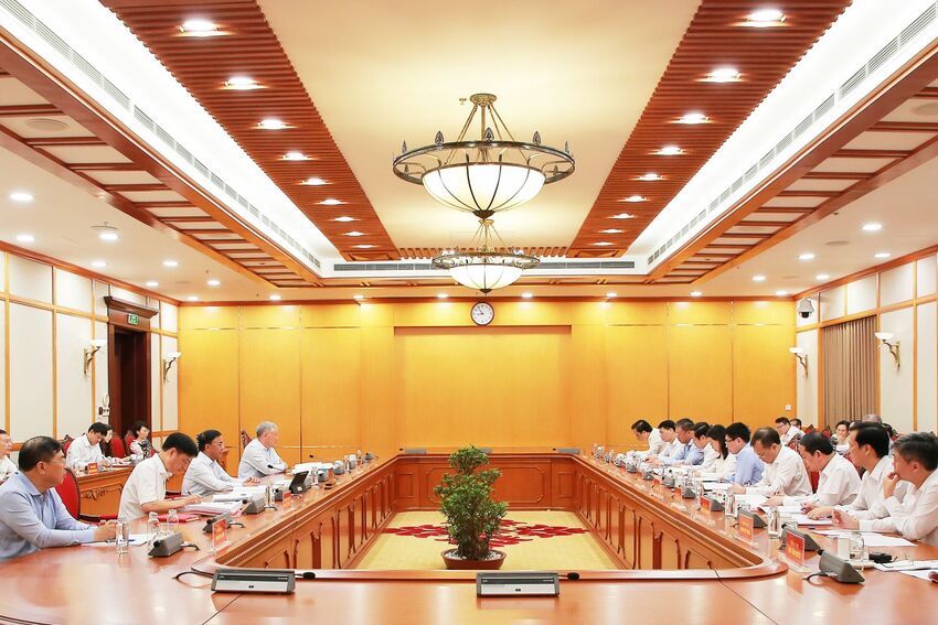 Ảnh: Bộ Chính trị cho ý kiến về công tác chuẩn bị Đại hội Đảng bộ các tỉnh Ninh Bình, Đắk Lắk, Lào Cai