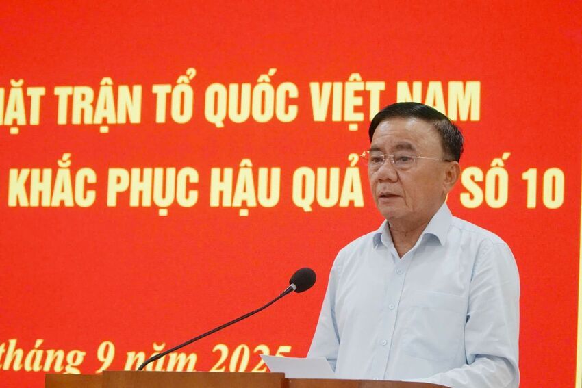 Thường trực Ban Bí thư Trần Cẩm Tú thăm hỏi, động viên đảng bộ, chính quyền, Nhân dân tỉnh Thanh Hoá khắc phục hậu quả bão số 10