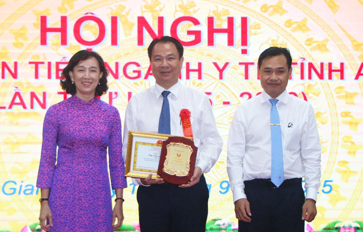 Biểu dương, khen thưởng nhiều điển hình tiên tiến