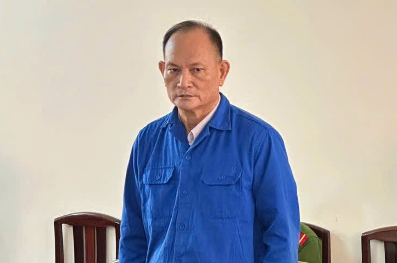 Lãnh 14 năm tù vì lừa đảo, sử dụng con dấu, tài liệu giả