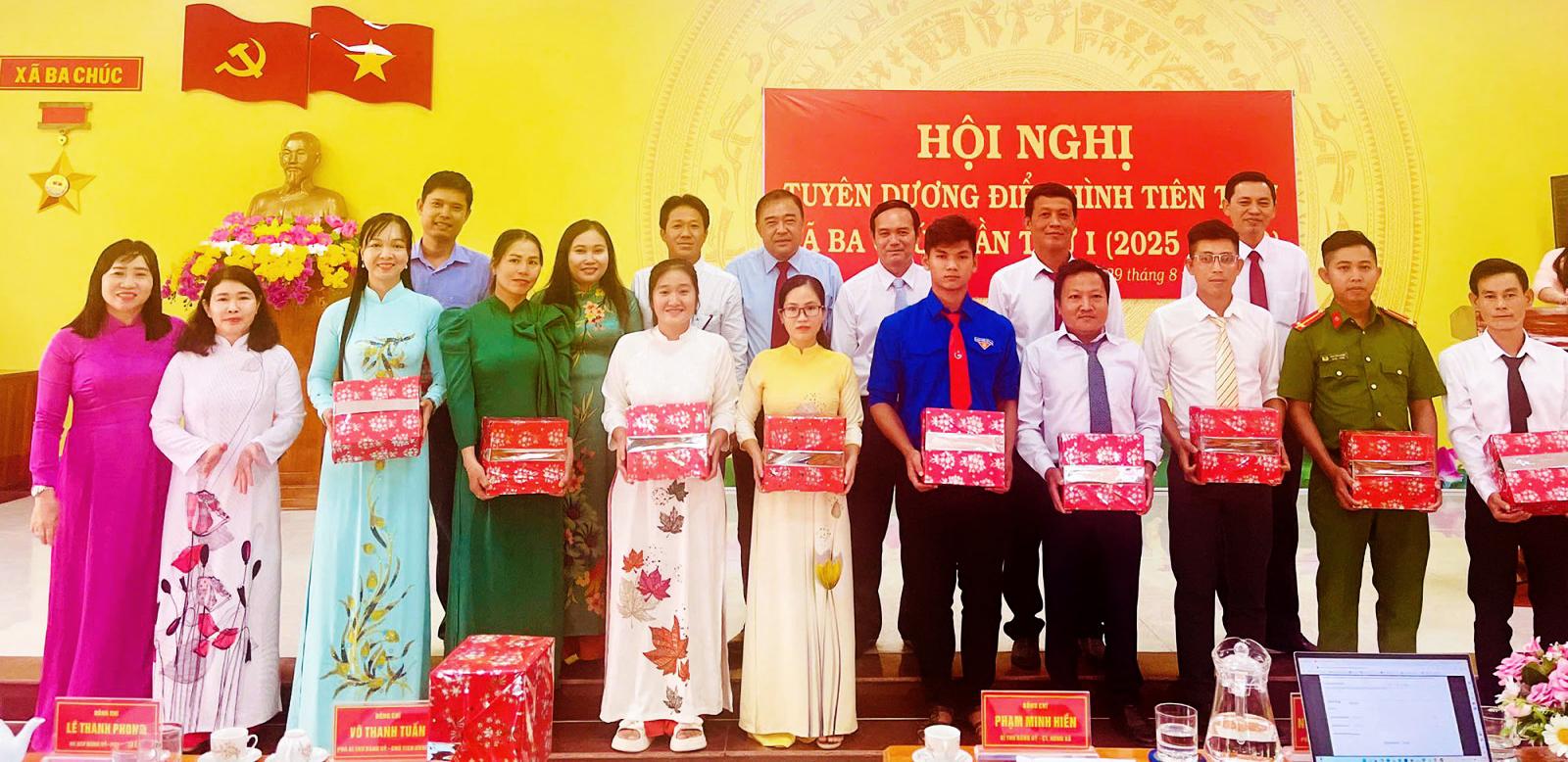 An Giang: Nhiều địa phương Hội nghị tuyên dương điển hình tiên tiến lần thứ I (2025 - 2030)