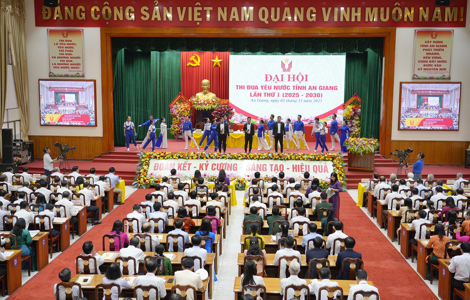 Tỉnh An Giang long trọng tổ chức Đại hội Thi đua yêu nước lần thứ I