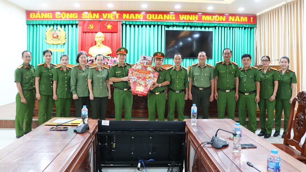 Bộ Công an khen thưởng đột xuất Công an phường Long Xuyên vì phá nhanh vụ trộm tài sản trên 1,5 tỷ đồng