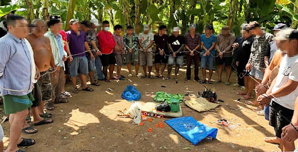 Công an phường Rạch Giá bắt 23 người đá gà ăn tiền