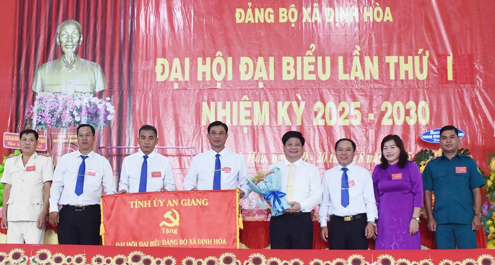 Đồng chí Trương Minh Khiêm giữ chức Bí thư Đảng ủy xã Định Hòa