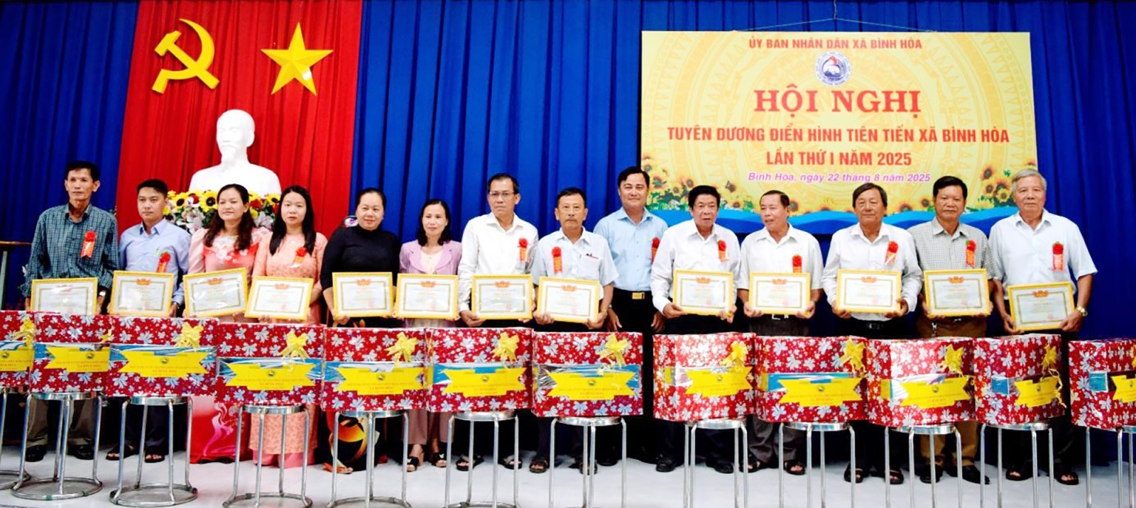 Xã Bình Hòa tuyên dương điển hình tiên tiến lần thứ I năm 2025