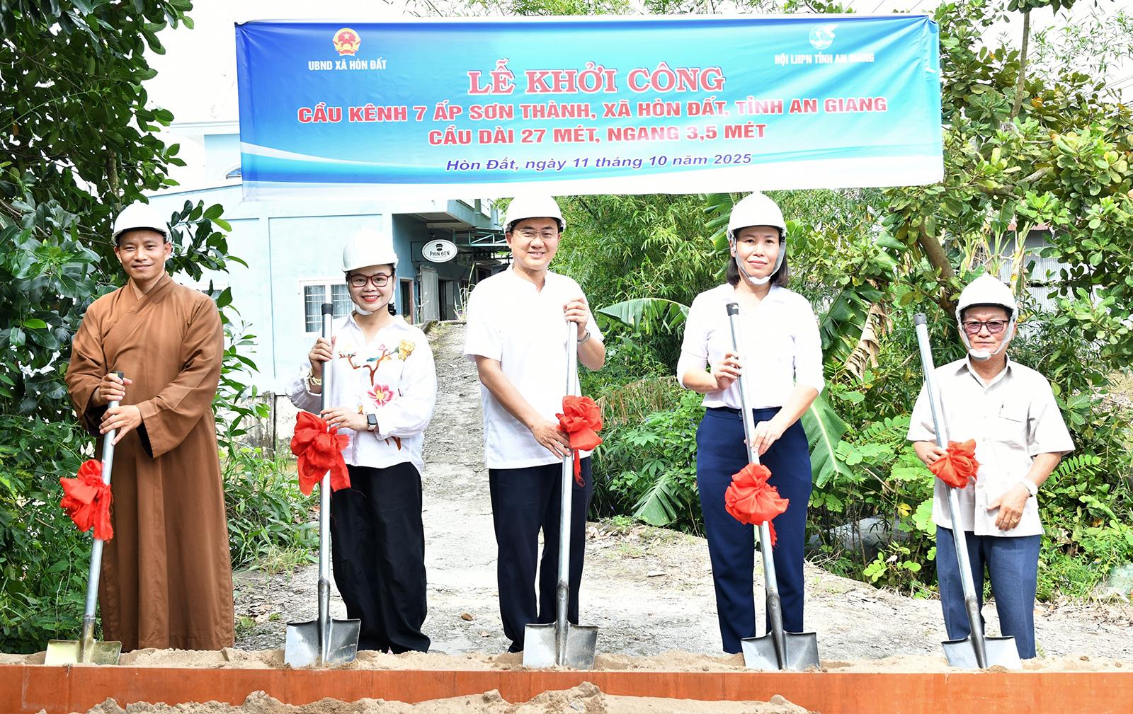 Xã Hòn Đất Khởi công cầu kênh 7