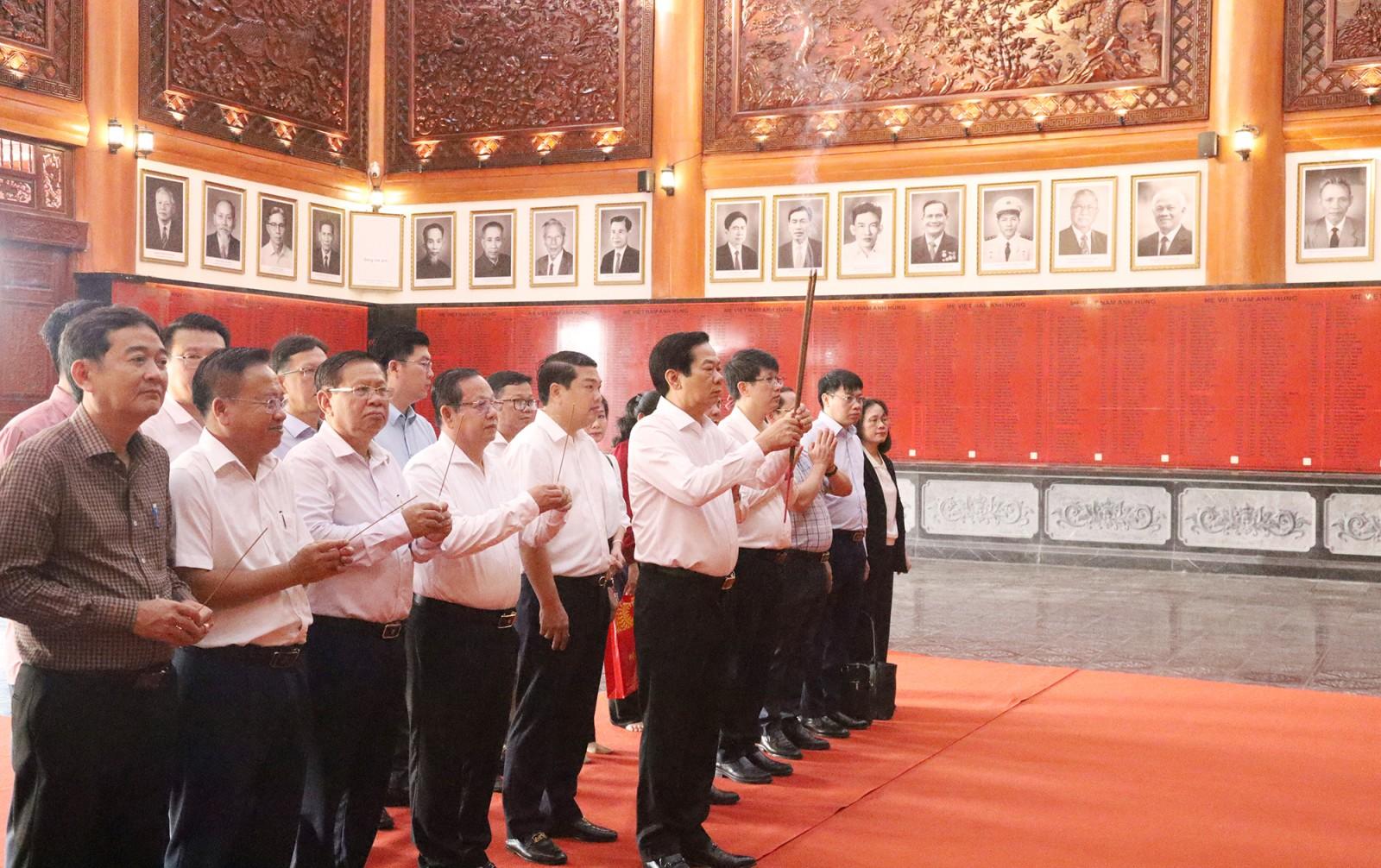 Bộ trưởng Bộ Nội vụ Đỗ Thanh Bình thăm, chúc tết tại An Giang