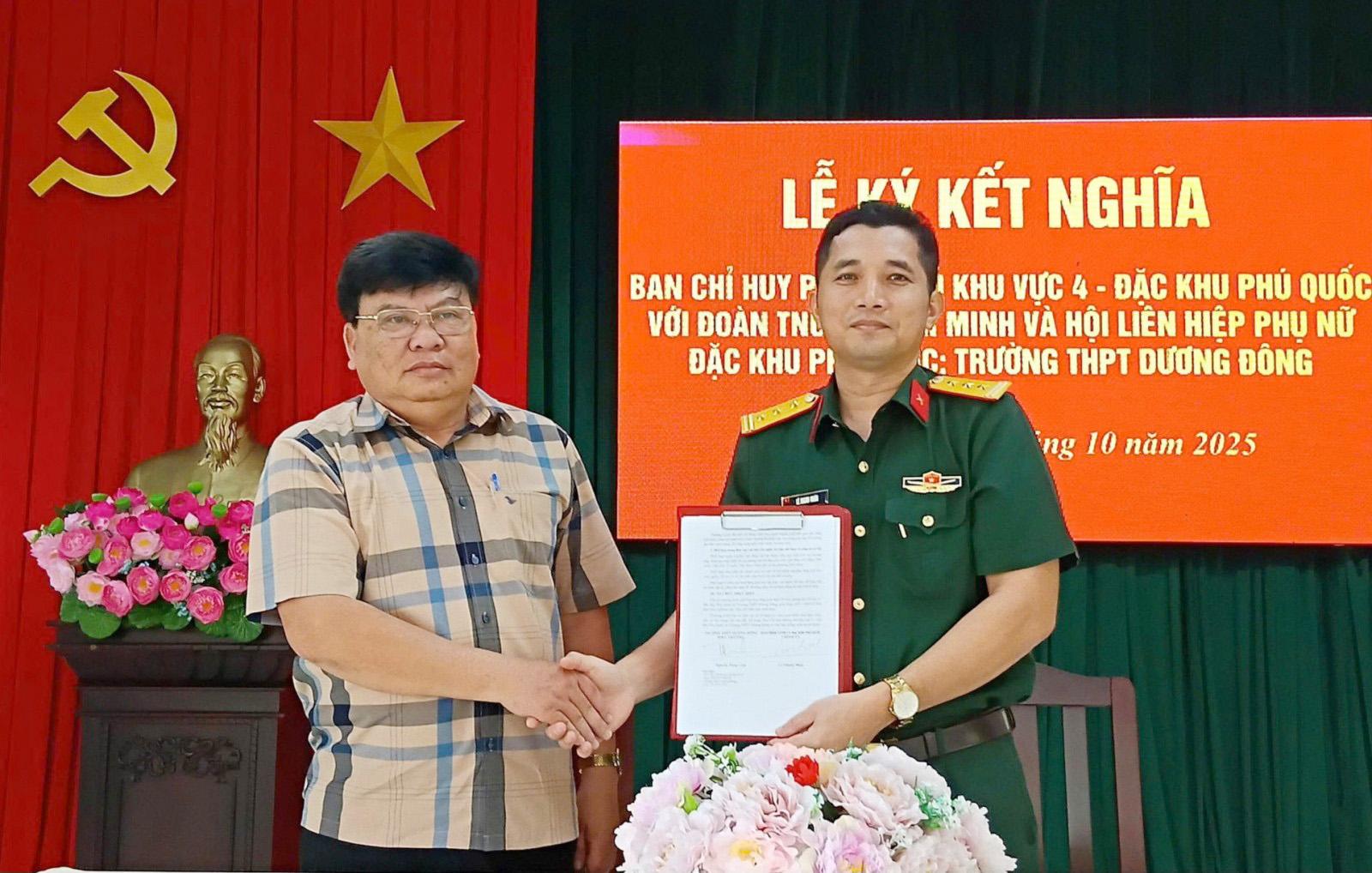 Ban Chỉ huy Phòng thủ khu vực 4 ký kết nghĩa với các cơ quan, đơn vị tại đặc khu Phú Quốc