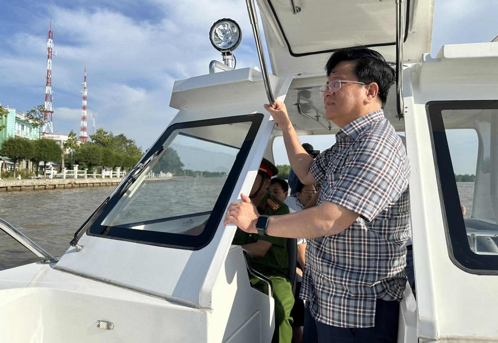 Chủ tịch UBND tỉnh An Giang kiểm tra tiến độ thi công các công trình, dự án trên địa bàn phường Hà Tiên