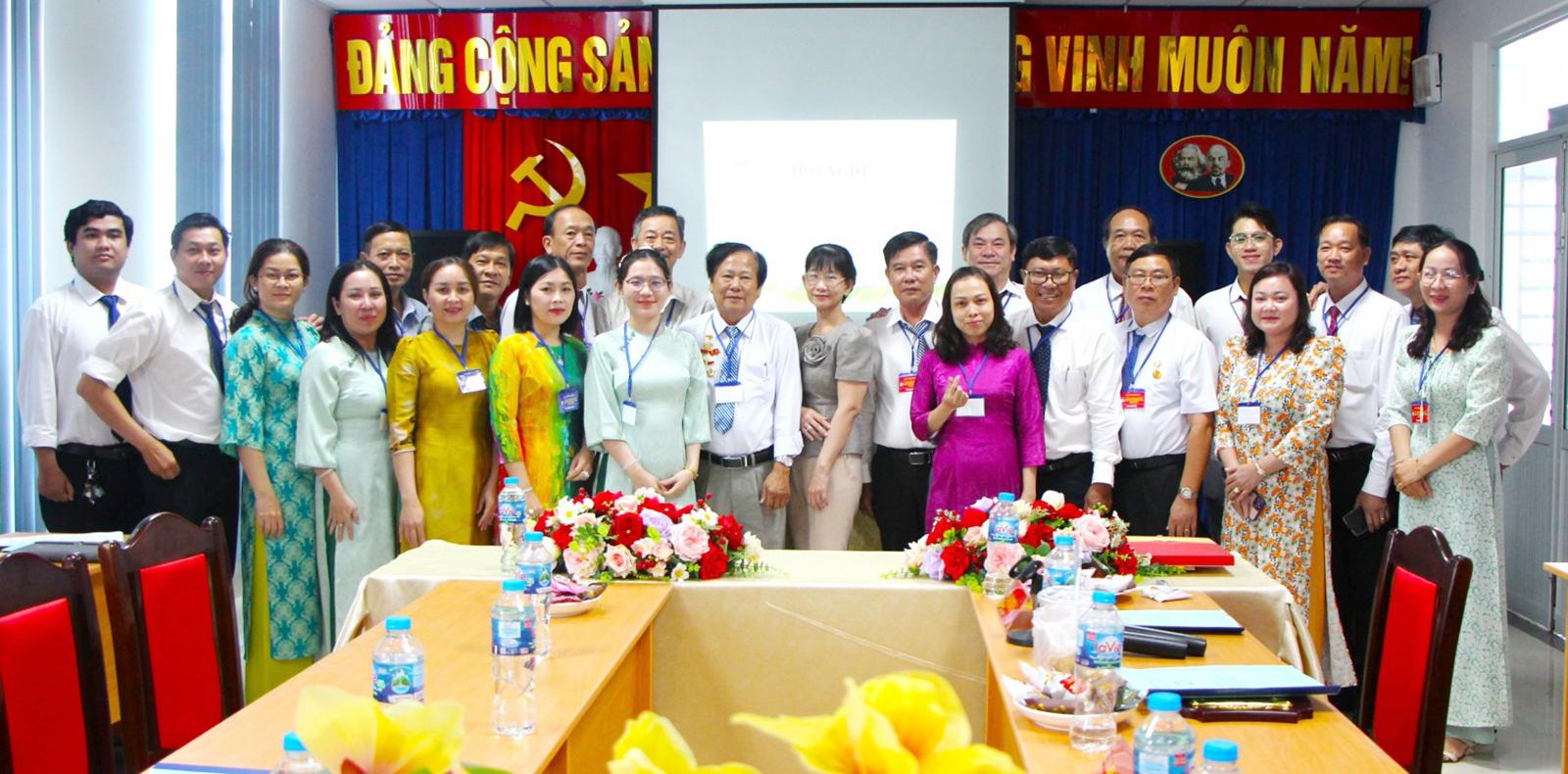 Trung tâm Giám định y khoa tỉnh An Giang trao quyết định nghỉ hưu, nghỉ thôi việc