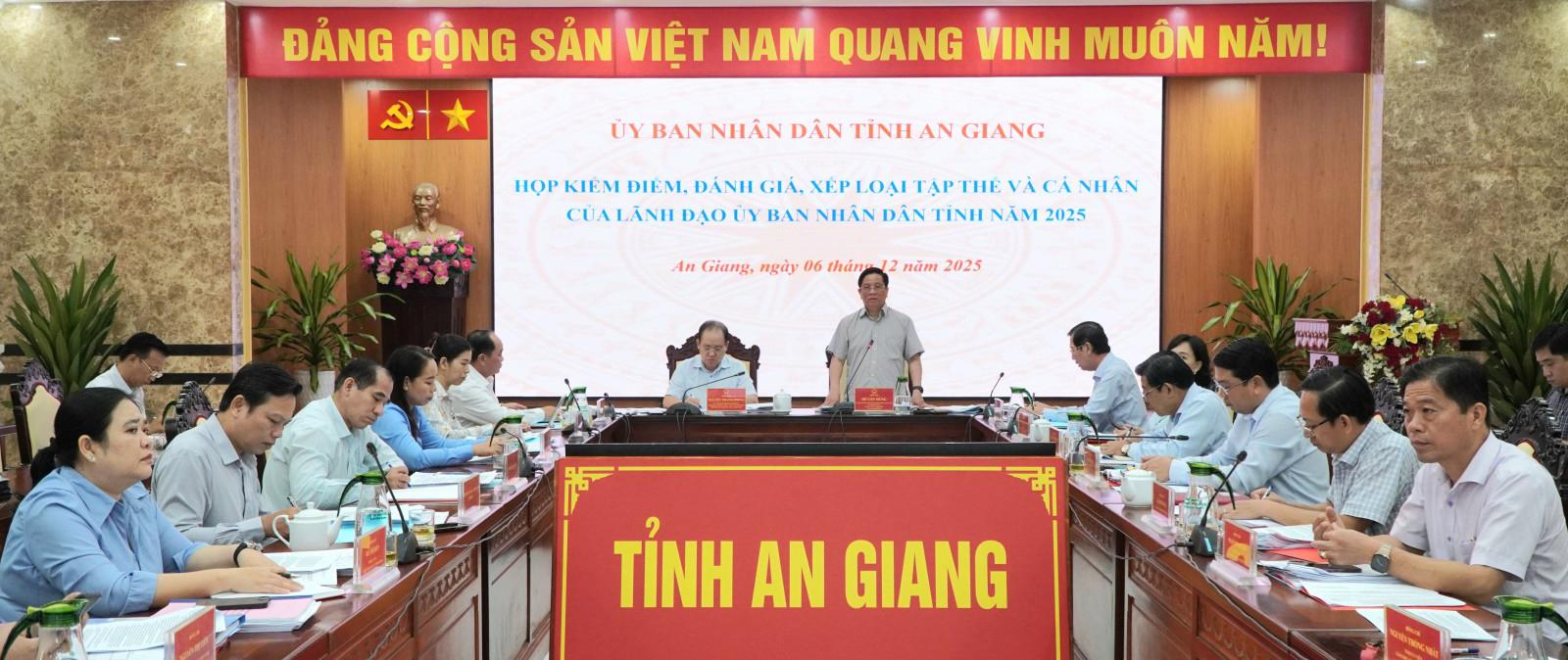 UBND tỉnh An Giang kiểm điểm, xếp loại năm 2025: Hoàn thành tốt nhiệm vụ trọng tâm