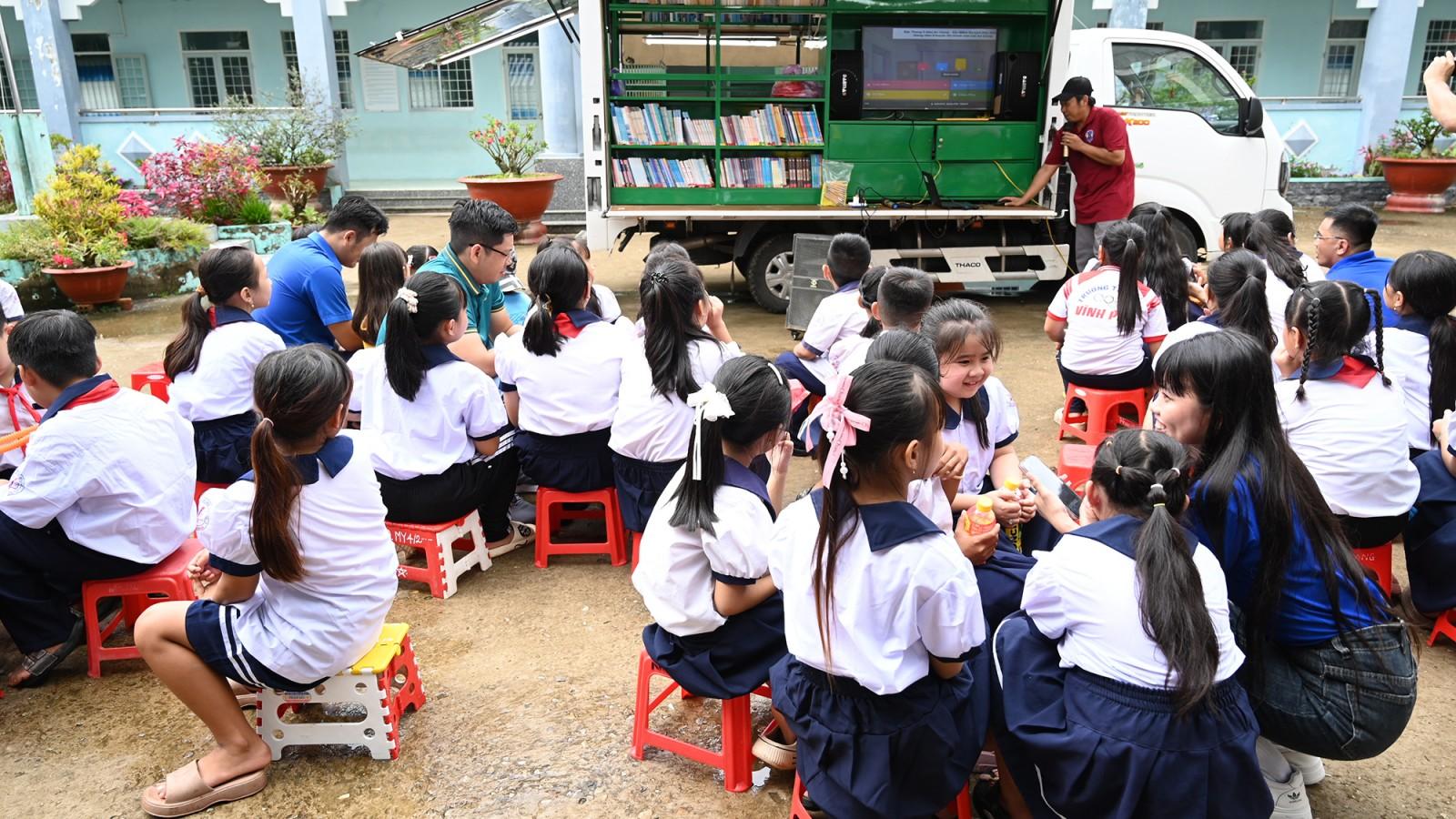 Hơn 100 đoàn viên, thanh niên tham gia Chiến dịch tình nguyện “Kỳ nghỉ hồng”