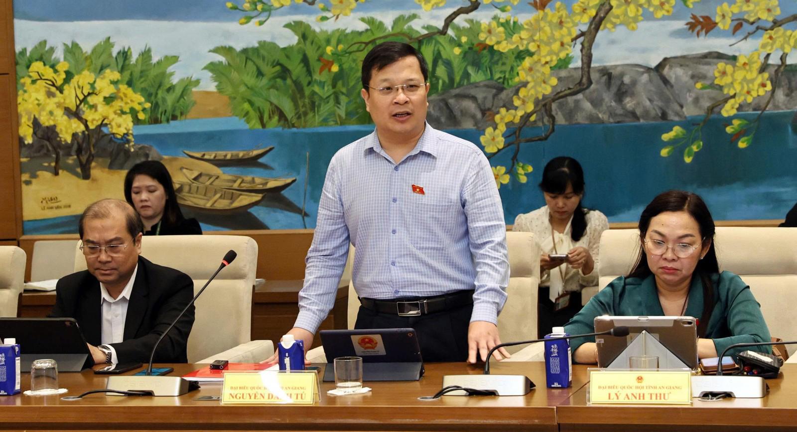 Đại biểu Quốc hội tỉnh An Giang thảo luận tổ về các dự thảo luật