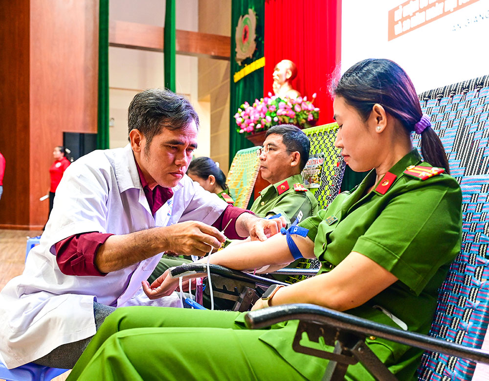 An Giang khai mạc Chương trình hành trình đỏ “Giọt hồng yêu thương” năm 2025