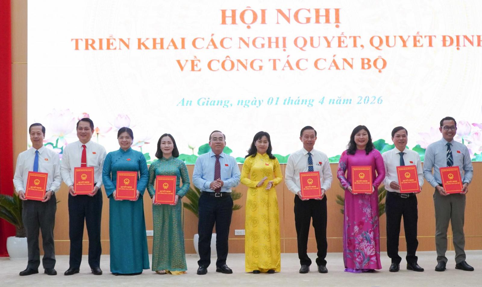Thường trực HĐND tỉnh An Giang triển khai các nghị quyết, quyết định về công tác cán bộ