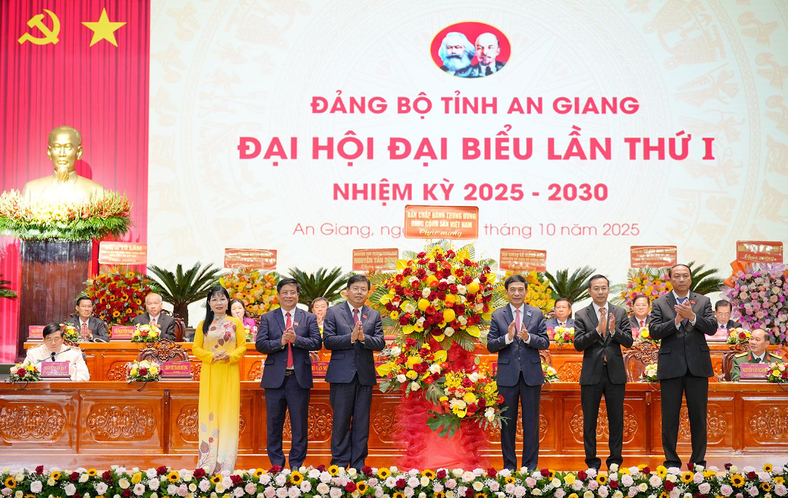 Toàn văn bài phát biểu của Đại tướng Phan Văn Giang tại Đại hội đại biểu Đảng bộ tỉnh An Giang lần thứ I, nhiệm kỳ 2025 - 2030