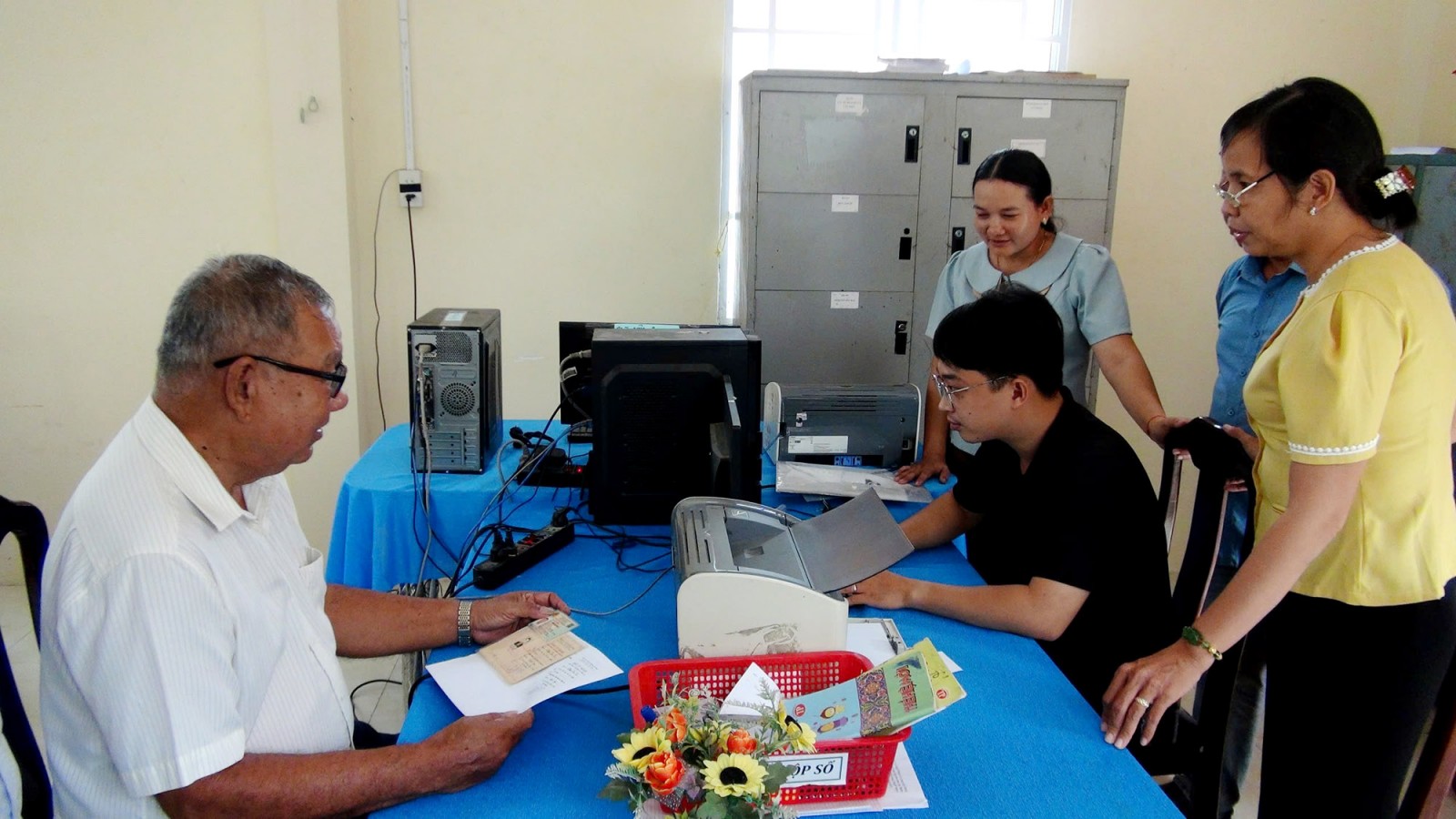 Xã Ô Lâm ra mắt 2 tổ hỗ trợ người dân thực hiện thủ tục hành chính