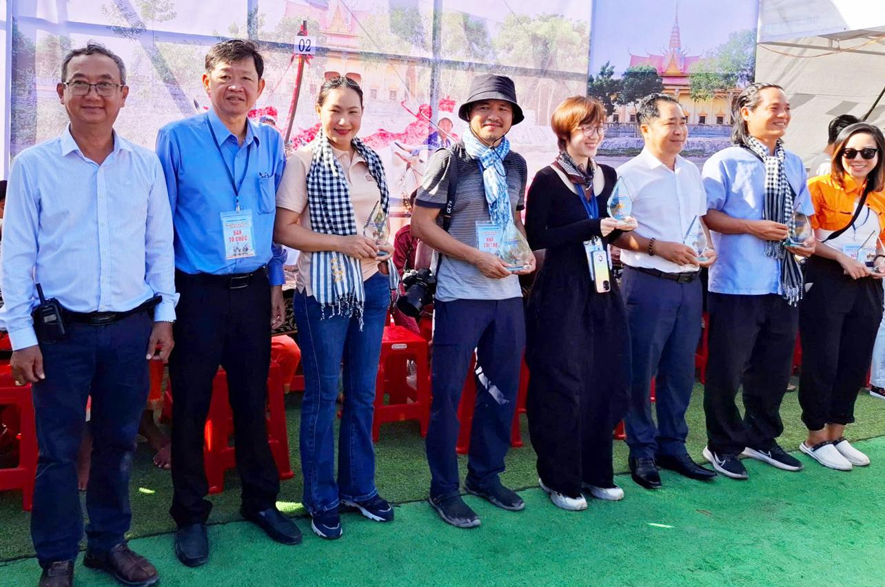 Sôi nổi Hội đua bò truyền thống chùa Rô lần thứ 11 năm 2025