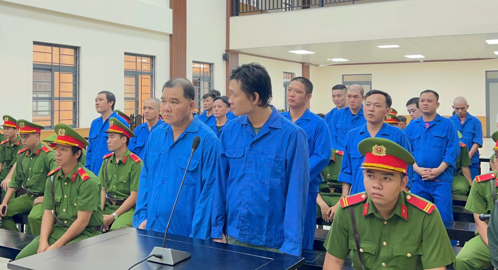 Hiếu “Xì po” cùng đàn em tiếp tục lãnh án Cùng các đồng phạm nghe tuyên án