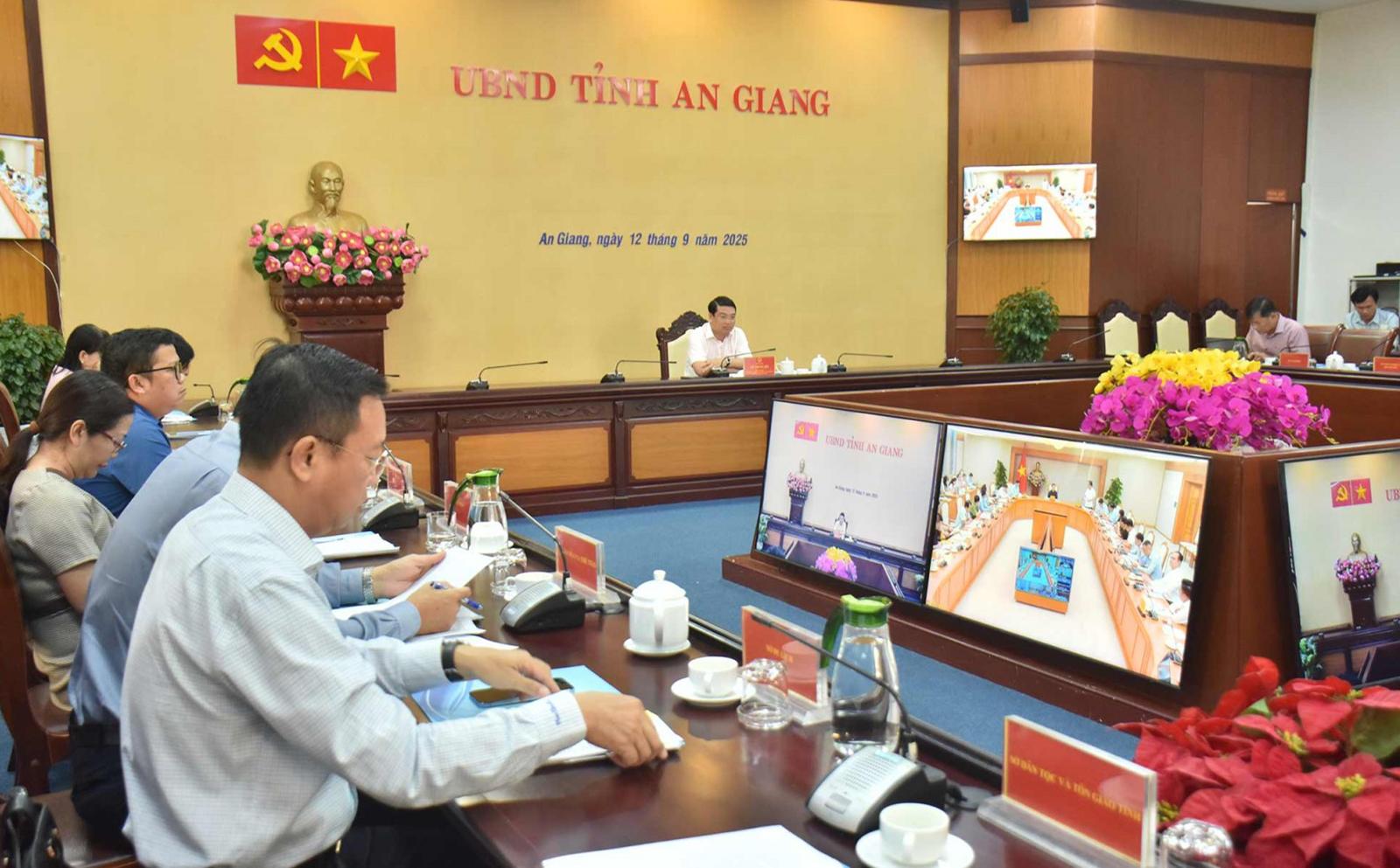 Phó Thủ tướng Chính phủ Trần Hồng Hà chủ trì cuộc họp về chuẩn nghèo đa chiều giai đoạn 2026 - 2030