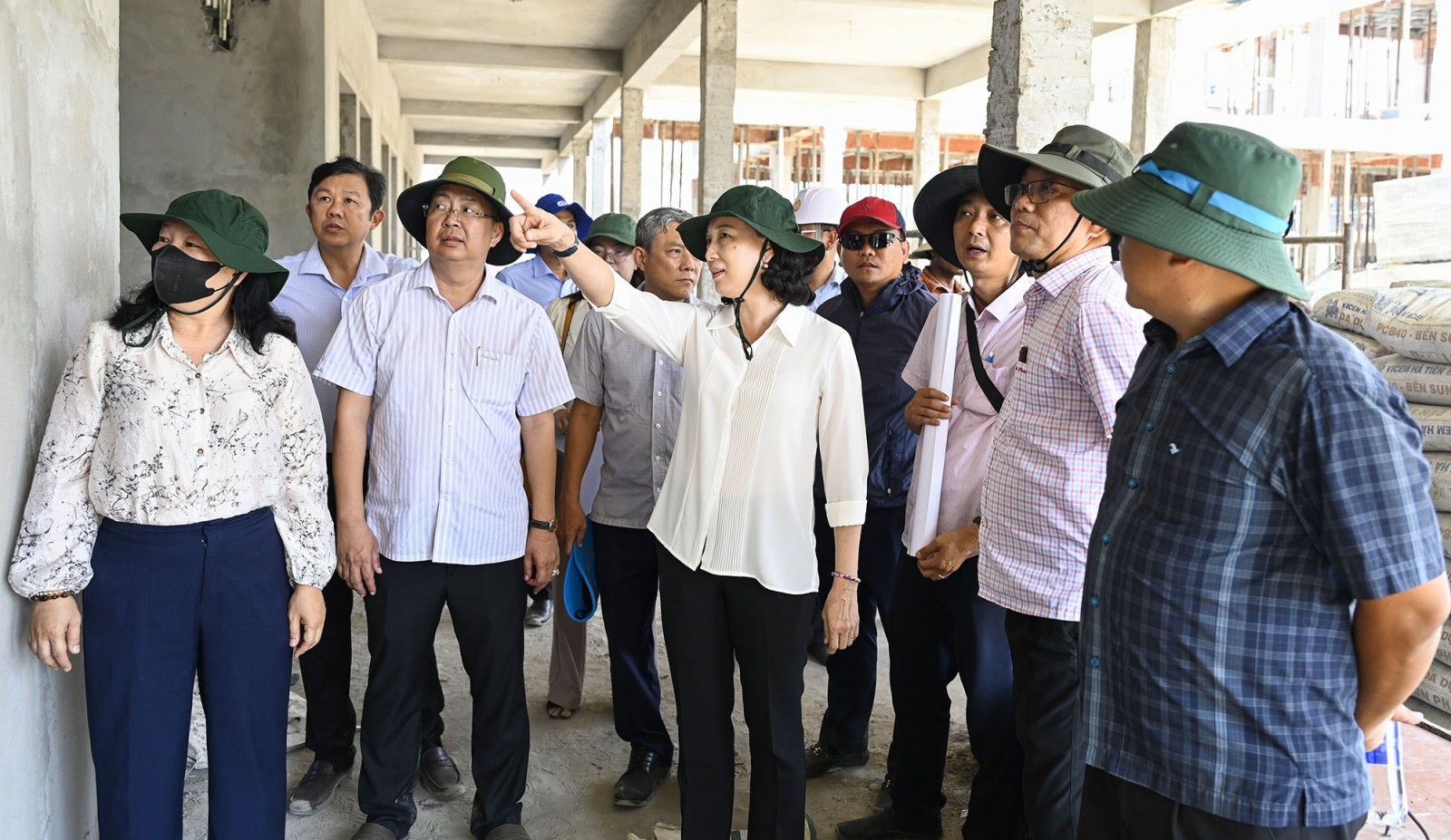 Phó Chủ tịch UBND tỉnh An Giang Nguyễn Thị Minh Thúy kiểm tra các dự án giáo dục, y tế tại Giang Thành