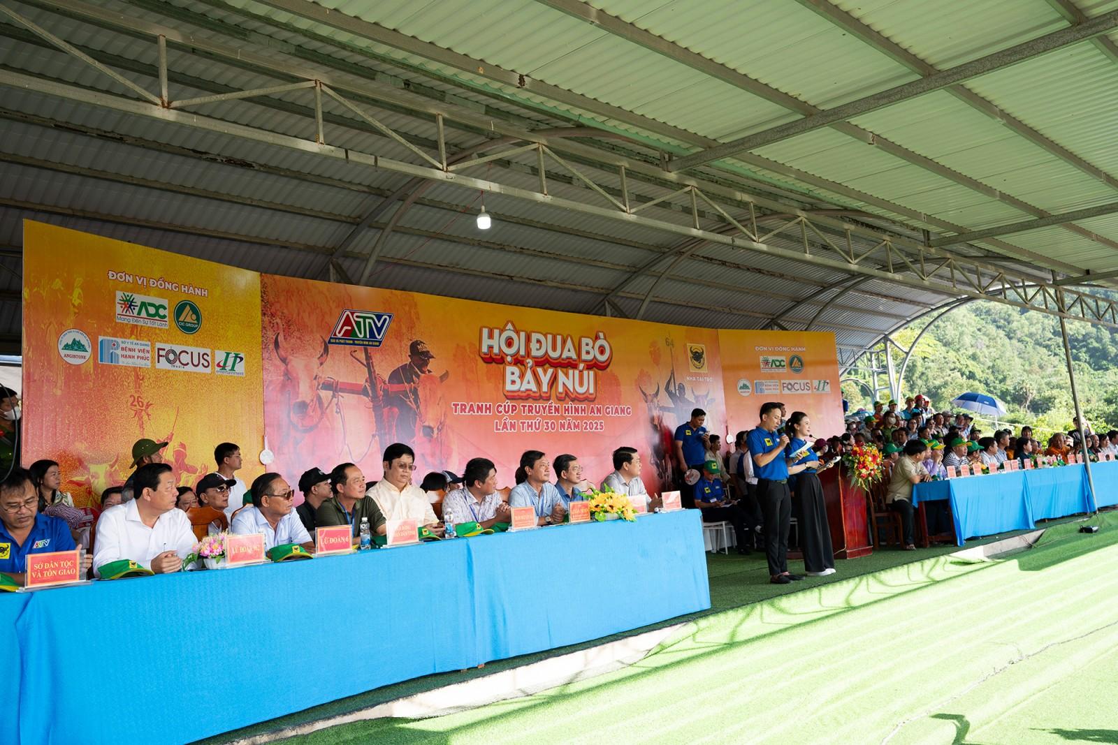 64 đôi bò tranh tài tại Hội Đua bò Bảy Núi tranh cúp truyền hình An Giang lần thứ 30 năm 2025