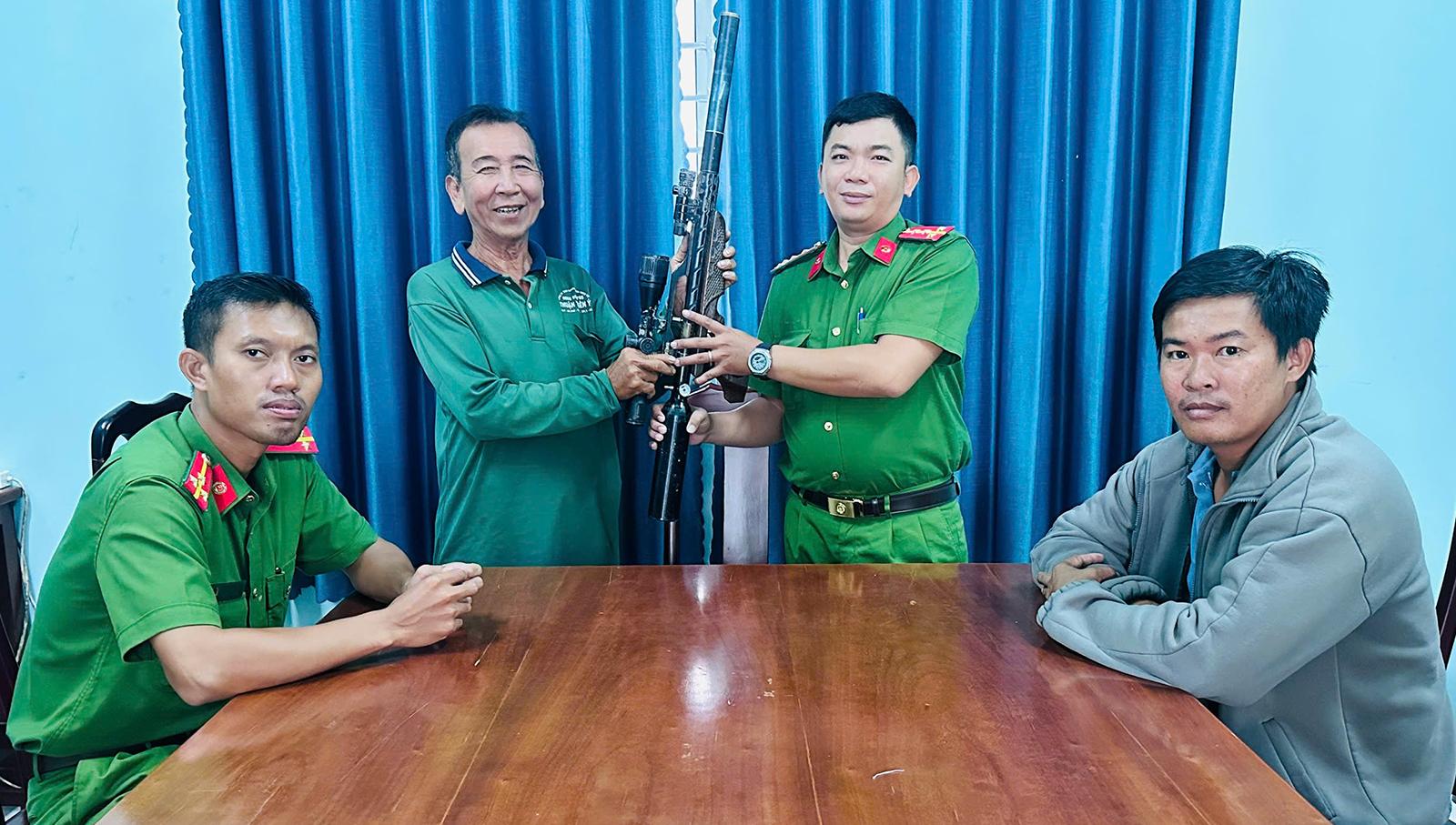 Vì bình yên xóm, ấp