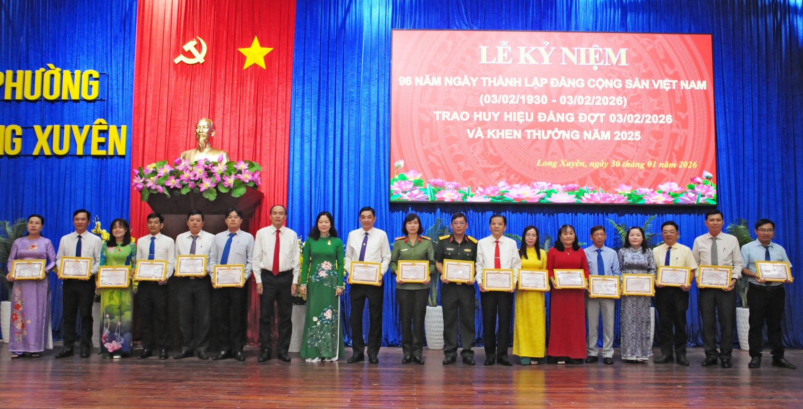 Khen thưởng c&aacute;c tổ chức Đảng