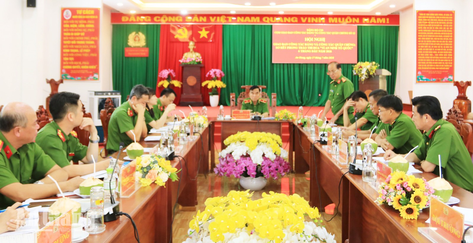 Quang cảnh hội nghị