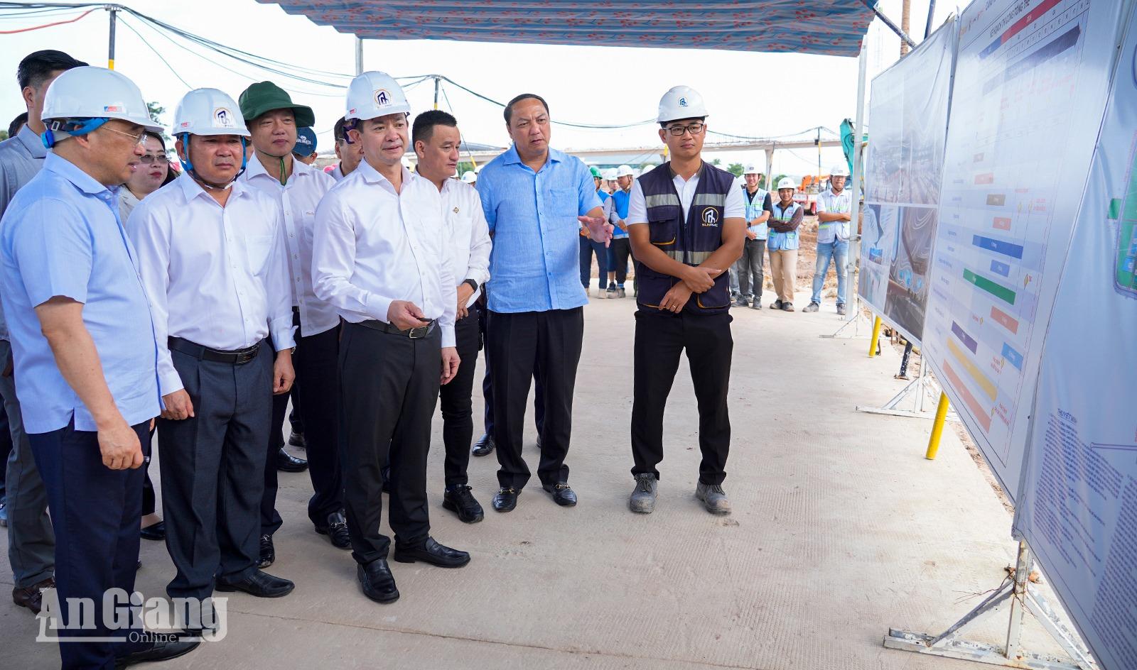 Bí thư Tỉnh ủy An Giang Lê Quang Tùng kiểm tra các công trình phục vụ Hội nghị APEC tại Phú Quốc