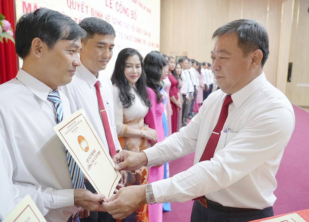 Công bố quyết định tổ chức, cán bộ Mặt trận Tổ quốc và các tổ chức chính trị - xã hội tỉnh An Giang