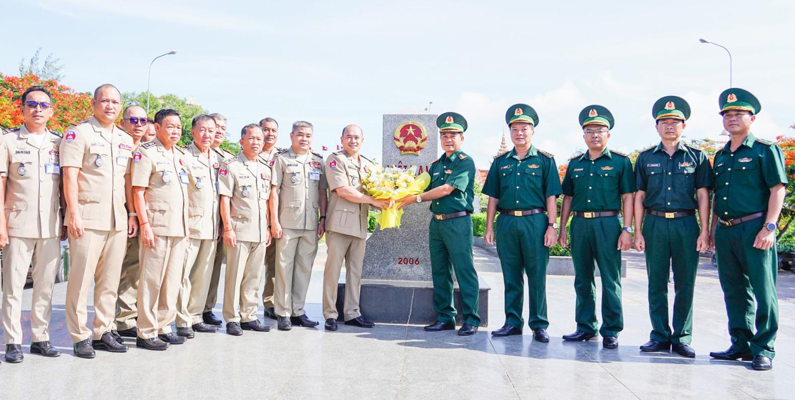 Bộ đội Biên phòng tỉnh An Giang hội đàm với Công an 3 tỉnh thuộc Campuchia
