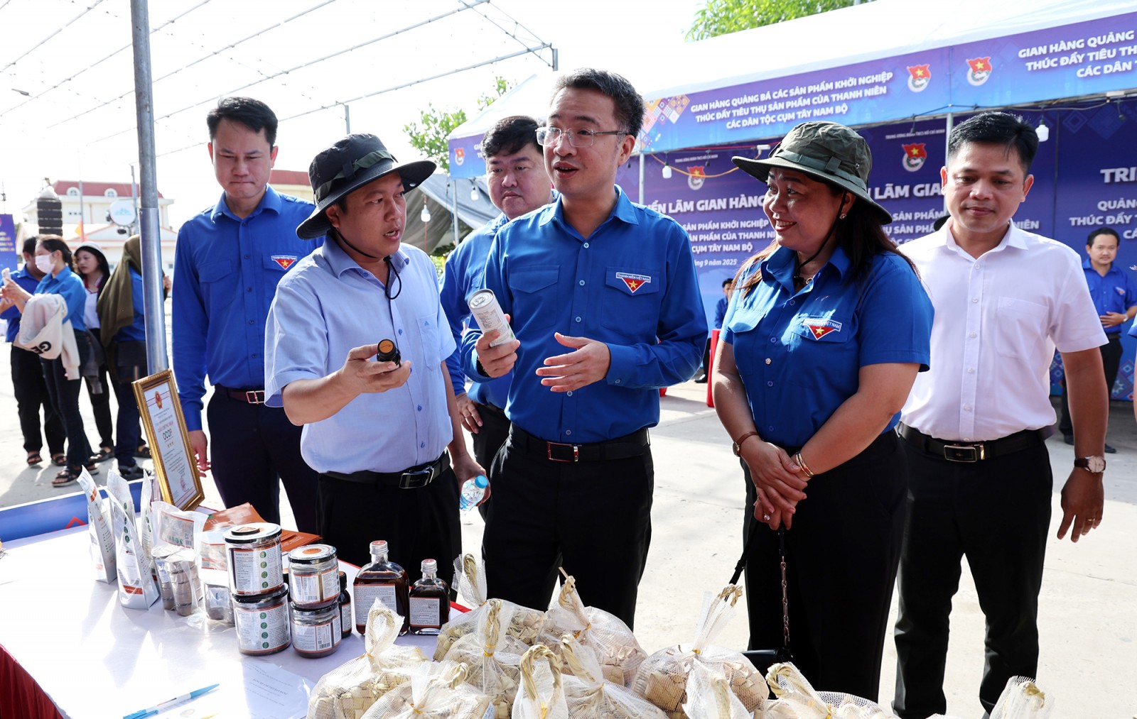 Khai mạc triển lãm quảng bá sản phẩm khởi nghiệp, thúc đẩy tiêu thụ sản phẩm của thanh niên dân tộc và miền núi các tỉnh Tây Nam Bộ
