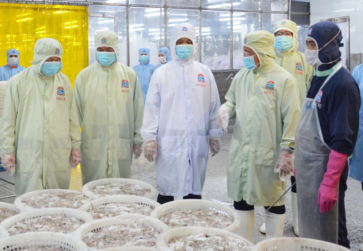 Chủ tịch UBND tỉnh An Giang Hồ Văn Mừng kiểm tra công tác chống khai thác IUU tại cảng Tắc Cậu