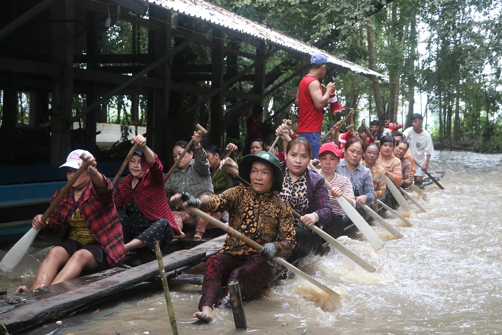 Những “bóng hồng” đua ghe ngo