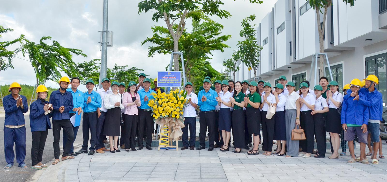 CIC Boulevard được gắn biển công trình thi đua cấp Tổng Liên đoàn Lao động Việt Nam