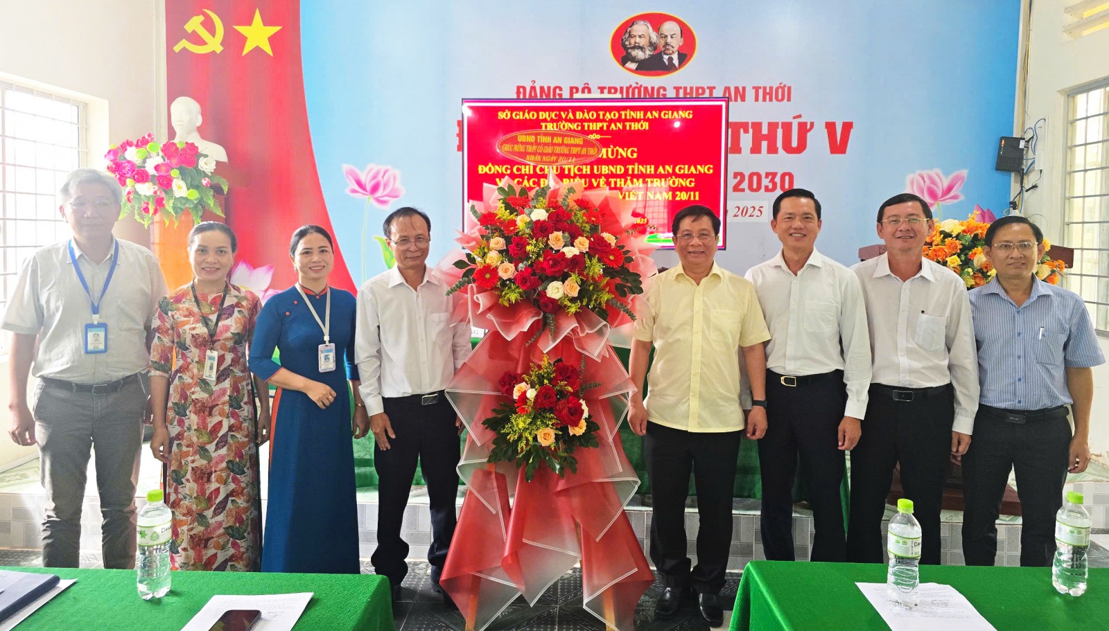 Chủ tịch UBND tỉnh An Giang Hồ Văn Mừng thăm, chúc mừng Ngày Nhà giáo Việt Nam tại Phú Quốc