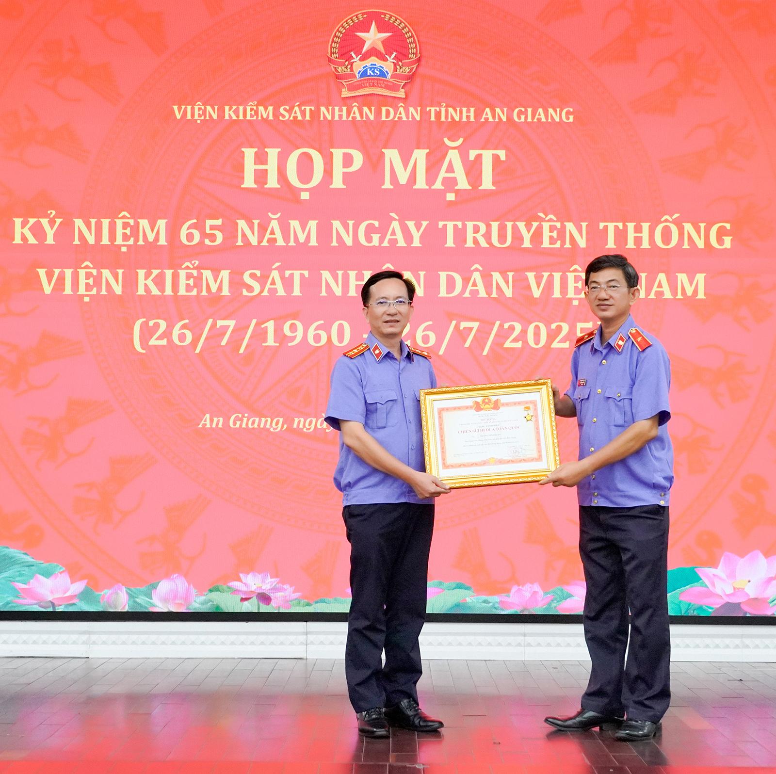 Gương sáng của ngành kiểm sát