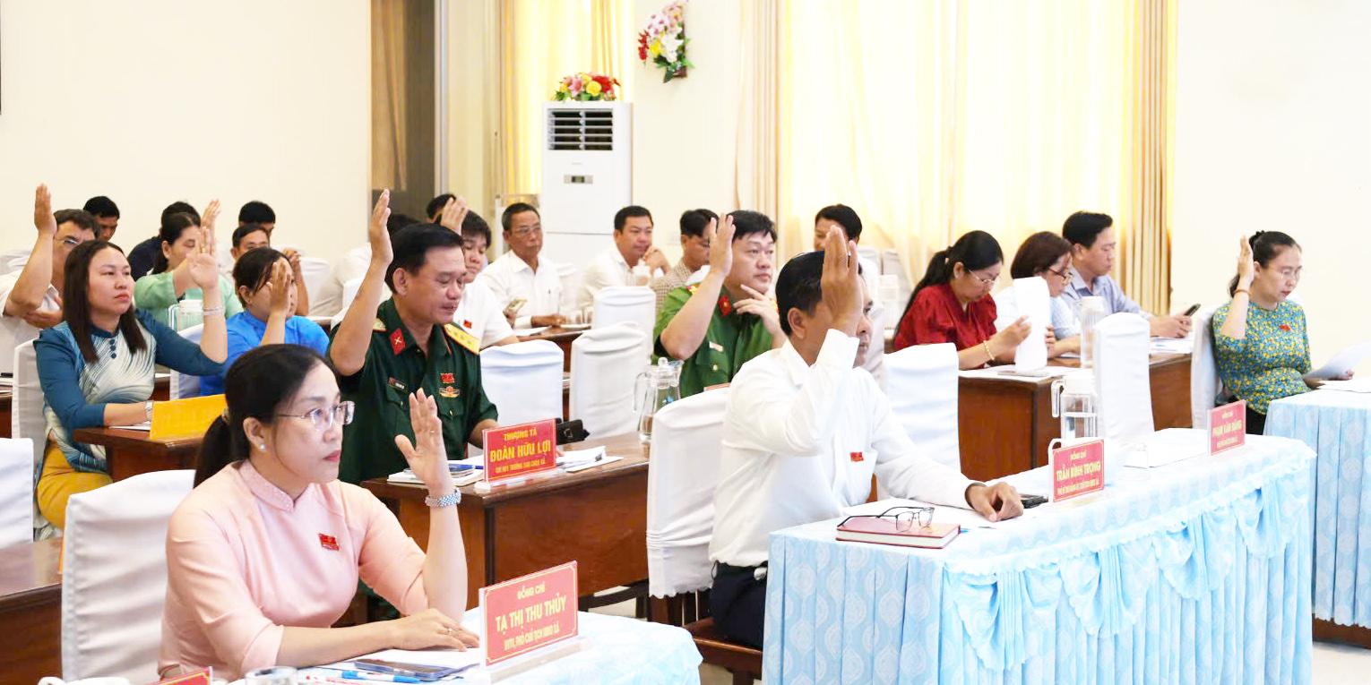HĐND xã Kiên Lương thông qua đề án sắp xếp các ấp