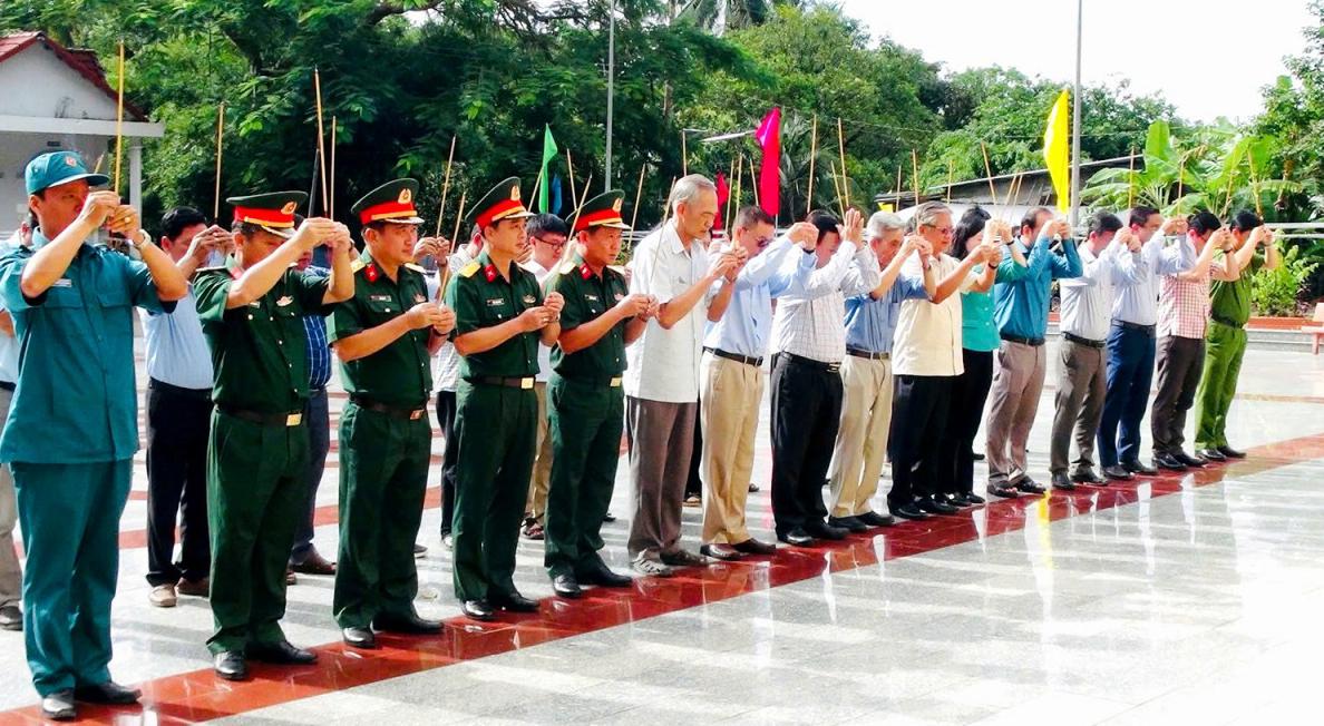 Khánh thành chữ “Ô Tà Sóc” trên Ngọa Long Sơn
