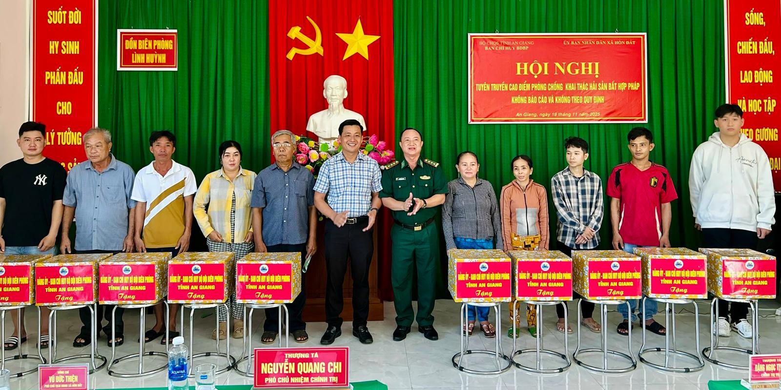 Tuyên truyền cao điểm phòng, chống khai thác IUU đến 120 ngư dân xã Hòn Đất